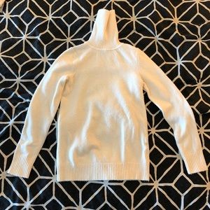 Stretchy wool cream turtleneck
